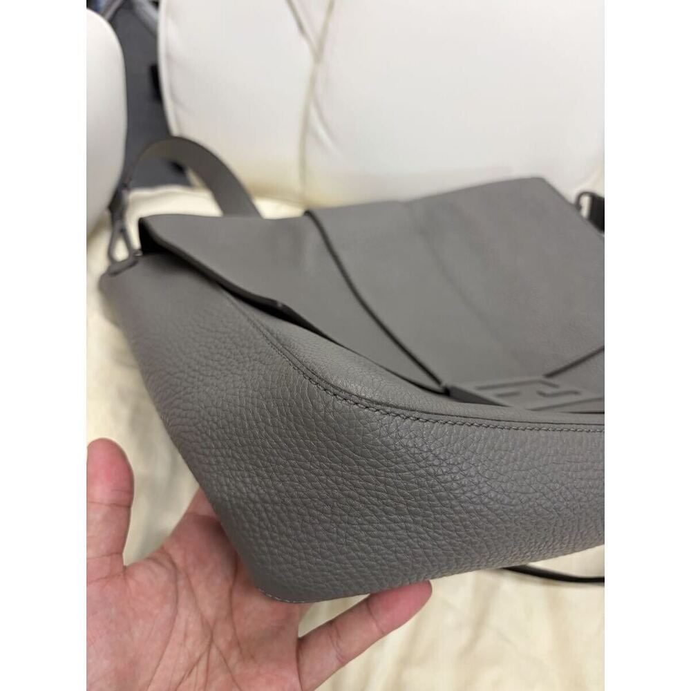 FENDI Baguette Messenger Bag Gray - Picture 4 of 10